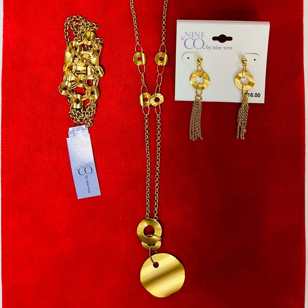 New Nine & Company Gold Tone Necklace, Bracelet And Matching Earrings